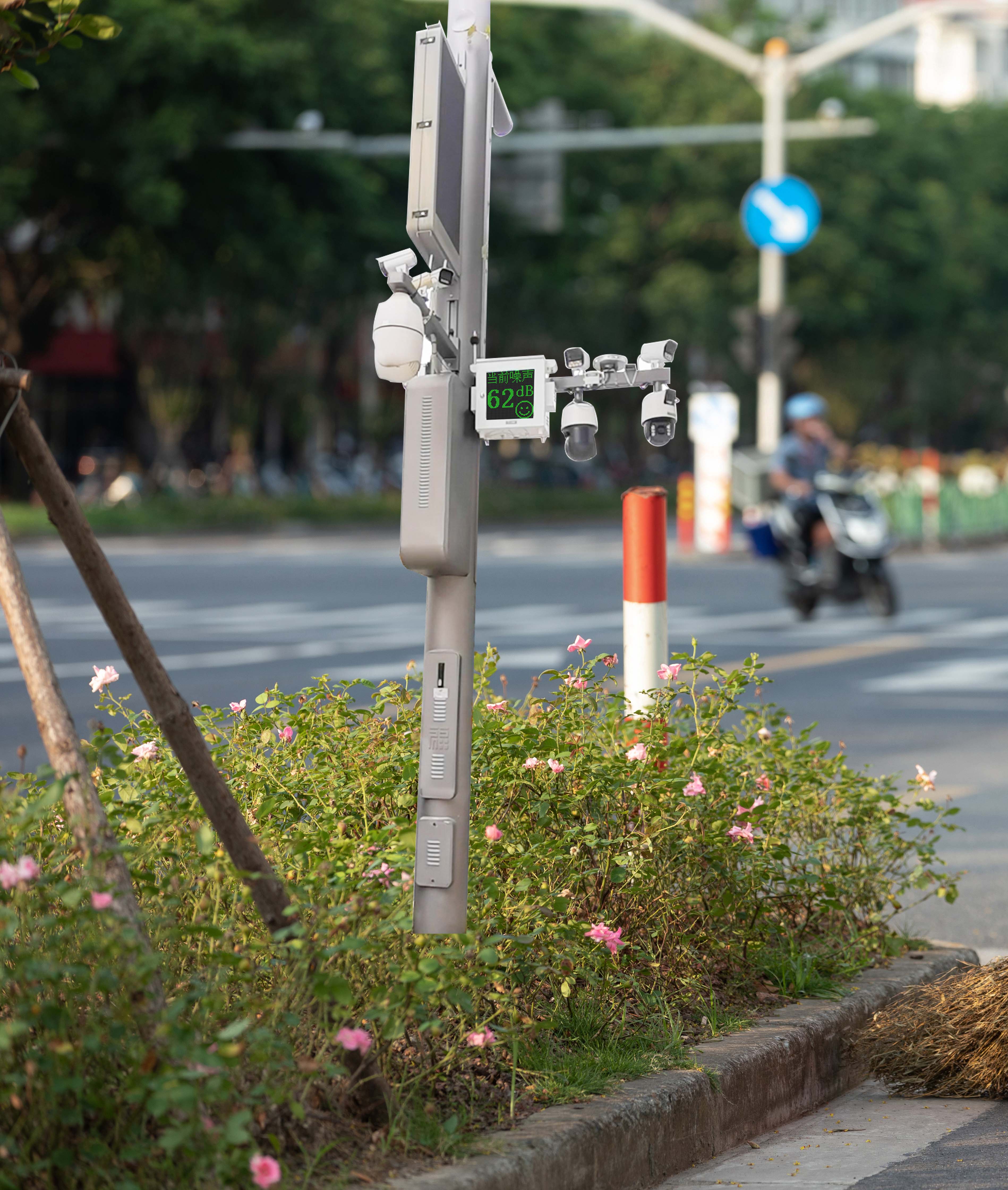 交通道路聲環(huán)境監(jiān)測(cè)典型案例: 貴港市街道交通噪聲在線(xiàn)監(jiān)測(cè)系統(tǒng)、全天候自動(dòng)超標(biāo)變色預(yù)警監(jiān)測(cè)、助力解決噪聲擾民問(wèn)題，創(chuàng)建智慧城市發(fā)展